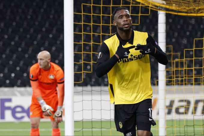 YBs Jordan Siebatcheu bejubelt seinen Treffer zum 4:3. YB Jordan Siebatcheu