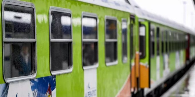 Ab dem 20. Mai soll der Alpen-Sylt-Nachtexpress wieder rollen. Foto: Axel Heimken/dpa Ab dem 20. Mai soll der Alpen-Sylt-Nachtexpress wieder rollen. Foto: Axel Heimken/dpa