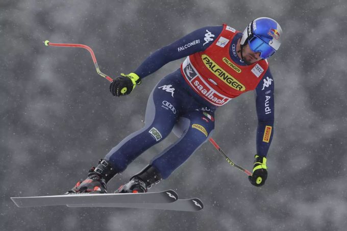 Dominik Paris führt beim Abbruch in Saalbach. Beat Feuz Dominik Paris