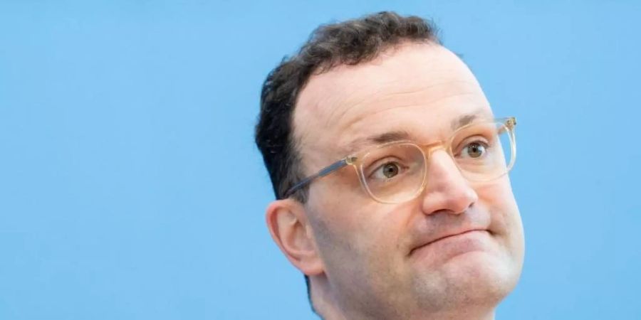 «Ich bedaure es, dass auf dieser Grundlage - Wissensstand jetzt Freitagvormittag - einige Länder in der Europäischen Union das Impfen mit Astrazeneca ausgesetzt haben»: Jens Spahn. Foto: Kay Nietfeld/dpa