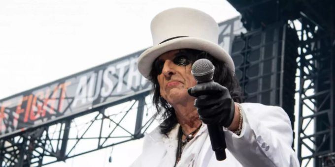 Superstar Alice Cooper. Superstar Alice Cooper.