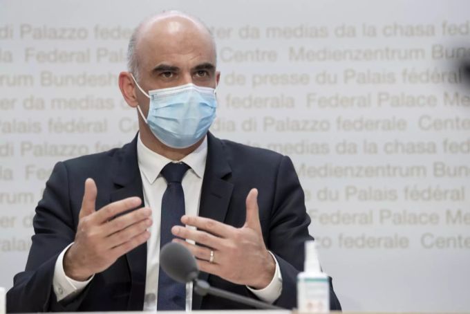 Bundesrat Alain Berset spricht an einer Medienkonferenz über die neuesten Entscheide des Bundesrates zur Pandemie des Coronavirus. Alain berset Coronavirus