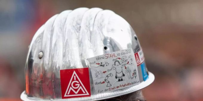 Arbeitgeber und IG Metall vereinbarten für die Betriebe in Nordrhein-Westfalen eine Corona-Prämie sowie jährlich wiederkehrende Sonderzahlungen. Foto: Bernd Thissen/dpa Arbeitgeber und IG Metall vereinbarten für die Betriebe in Nordrhein-Westfalen eine Corona-Prämie sowie jährlich wiederkehrende Sonderzahlungen. Foto: Bernd Thissen/dpa