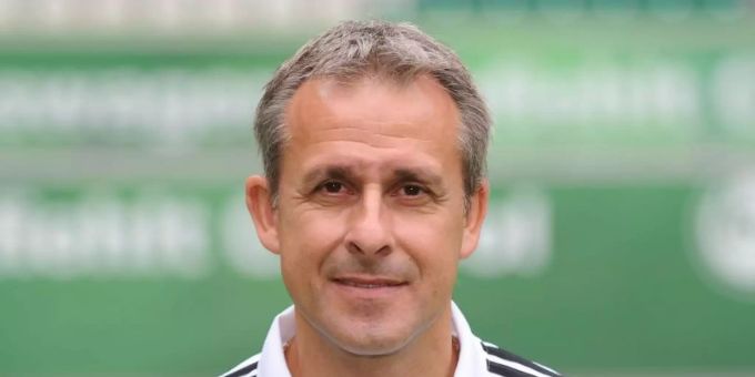 Stellt sich hinter FC-Trainer Markus Gisdol: Pierre Littbarski. Foto: picture alliance / dpa Stellt sich hinter FC-Trainer Markus Gisdol: Pierre Littbarski. Foto: picture alliance / dpa