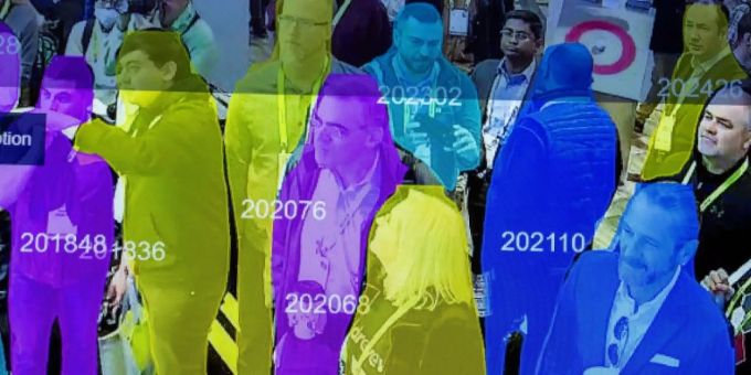 Europäische Aktivisten reichen Beschwerde über Clearview AI ein Europäische Aktivisten reichen Beschwerde über Clearview AI ein