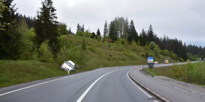 Beide Fahrzeuge mussten abgeschleppt werden. Kantonspolizei Graubünden