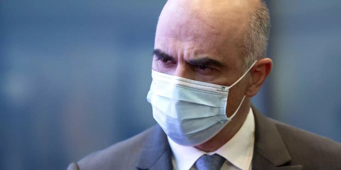 Bundesrat Alain Berset spricht an einer Medienkonferenz ueber Covid 19 Massnahmen, am Mittwoch, 26. Mai 2021, in Bern. (KEYSTONE/Peter Schneider)
