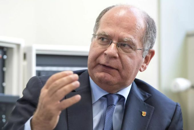 Bertrand Buchs spricht bei einer Medienkonferenz. Bertrand Buchs