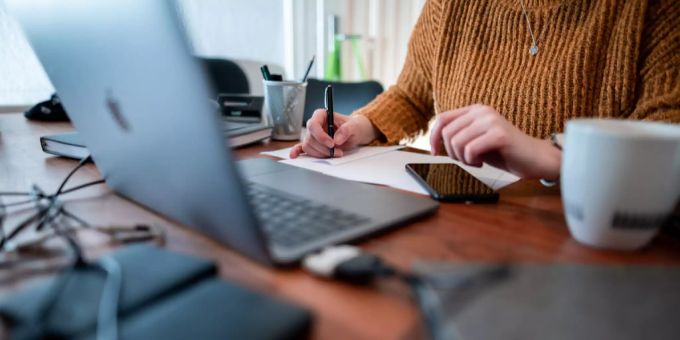 Seit Monaten arbeiten viele von Zuhause aus – wie wirkt sich das auf die Produktivität aus? Coronavirus Homeoffice Produktivität