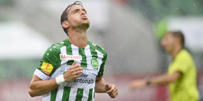 St.Gallens Jordi Quintilla nach einer verpassten Chance im Testspiel zwischen dem Schweizer Super League Club FC St.Gallen 1879 und dem deutschen Bundesligisten SC Freiburg. FC St.Gallen 1879