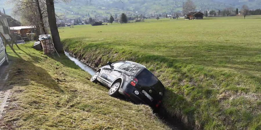 Erst ein Selbstunfall stoppte die Flucht des 25-Jährigen.