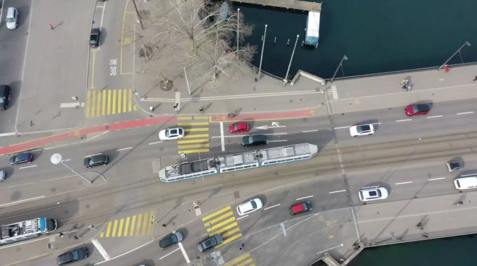 Auch beim Bürkliplatz dürfen Velofahrer trotz roter Ampel rechts abbiegen. Velo Verkehr