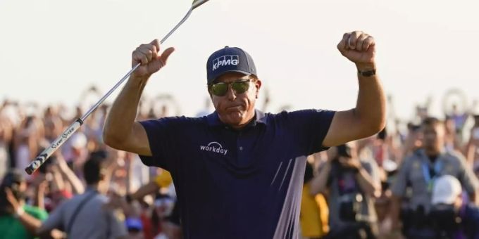 Kann sich von seinen Fans den verdienten Applaus abholen: Golfstar Phil Mickelson. Phil Mickelson