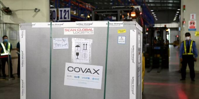 Eine Lieferung mit Impfstoffen der Covax-Initiative covax