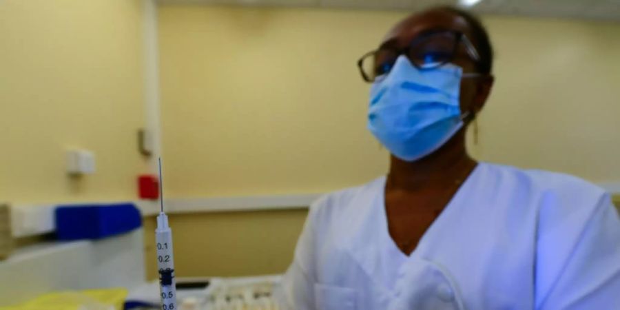 Corona-Impfung in einem französischen Krankenhaus