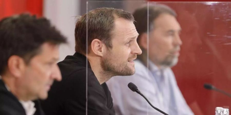 Mit Trainer Bo Svensson (M), Heidel (l) und Martin Schmidt hat Mainz eine starke Aufholjagd hingelegt. Foto: Marcel Lorenz/rscp-photo.net/FSV Mainz 05/dpa