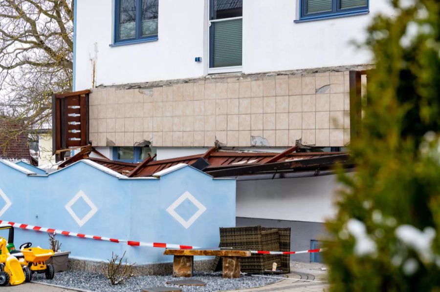 Balkon Abbruch Verletze