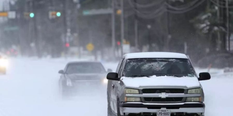 Der Wintereinbruch im US-Bundesstaat Texas bedroht auch die Energieversorgung in Mexiko. Foto: David J. Phillip/AP/dpa