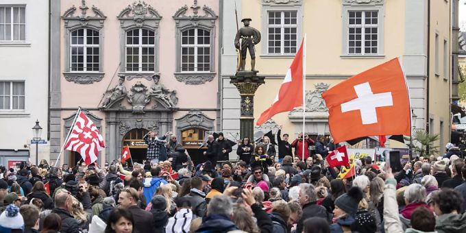 Corona-Skeptiker demonstrierten am Samstag in Schaffhausen gegen die Pandemie-Massnahmen. (Archivbild) demonstration Corona-Massnahmen