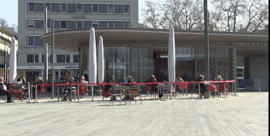 Das Café Collana beim Zürcher Opernhaus ist zur Mittagszeit ebenfalls gut besucht.