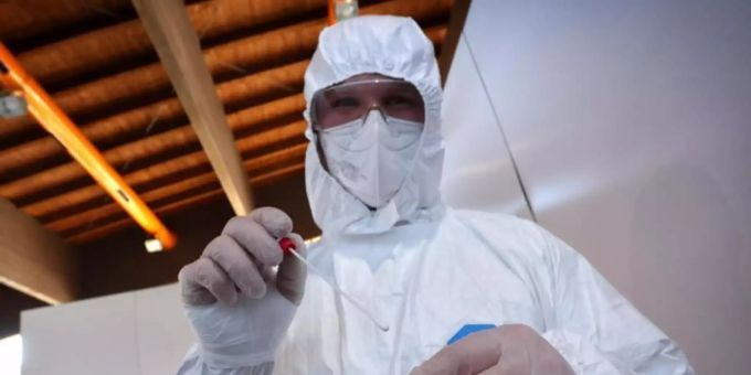 Die Partygänger wurden nach einem Ausbruch im Berliner Nachtklub Berghain aufgefordert, sich auf das Coronavirus testen zu lassen. Coronavirus