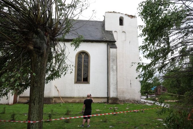 In Lippstadt stürzte die Spitze des Kirchenturms herunter. Lippstadt