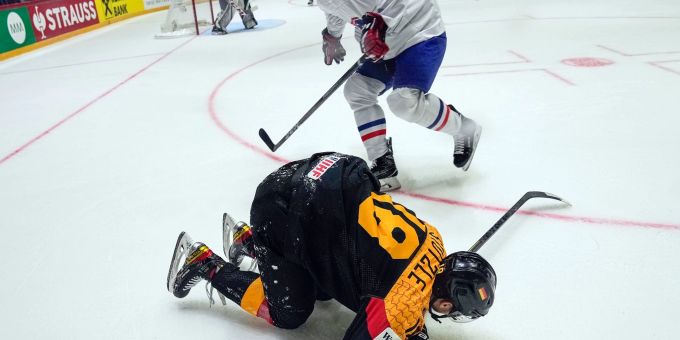 Für NHL-Profi Tim Stützle ist die Eishockey-WM vorzeitig beendet. Für NHL-Profi Tim Stützle ist die Eishockey-WM vorzeitig beendet.