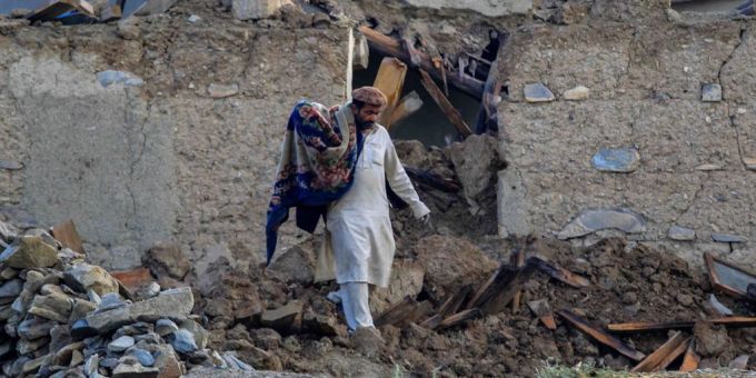 Der Regen erschwert die Rettungsarbeiten nach dem Erdebeben. Afghanistan