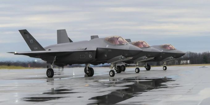 Tarnkappenjets der US-Luftwaffe vom Typ F-35. F-35