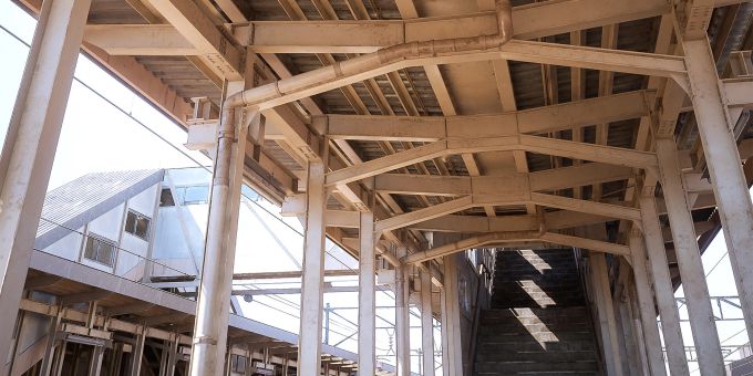Sehen Sie selbst - Erkennen Sie, dass dieser Bahnhof nicht echt ist?
