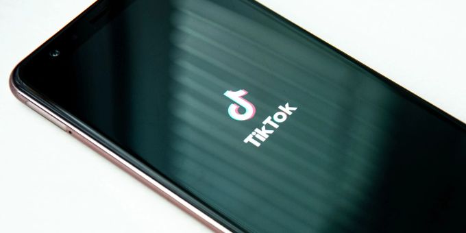 Berlin - Tiktok startet Wortfilter und Alterssperre