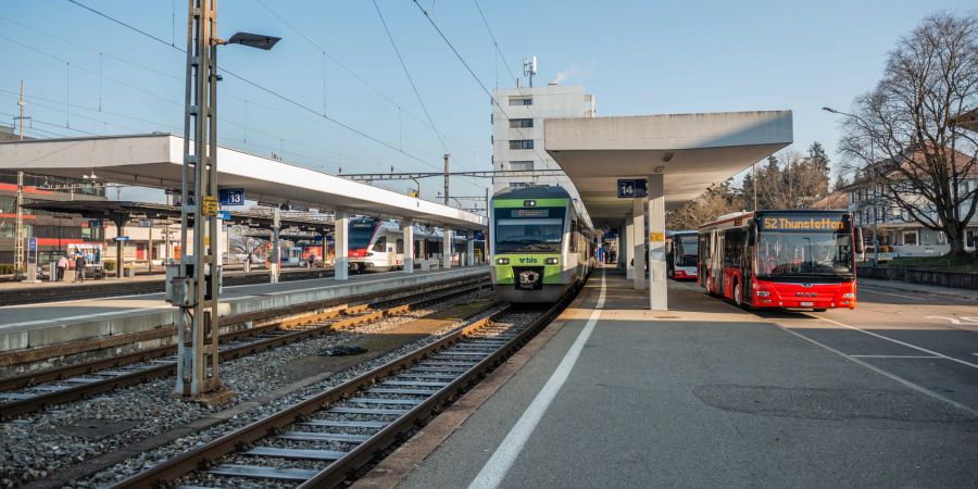 Der Bus- und Bahnbetrieb am Bahnhof Langenthal.