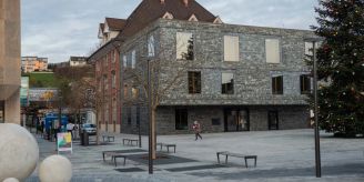 Meilen - Dorfplatz-Spielplatz verwandelt sich in ein Kletterparadies