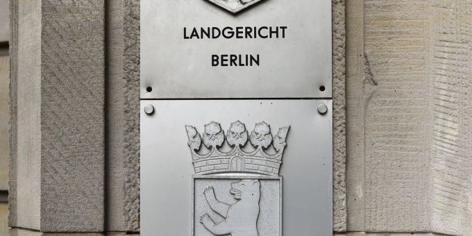 Amtsschilder vom Landgericht Berlin und der Staatsanwaltschaft Berlin. Amtsschilder vom Landgericht Berlin und der Staatsanwaltschaft Berlin.