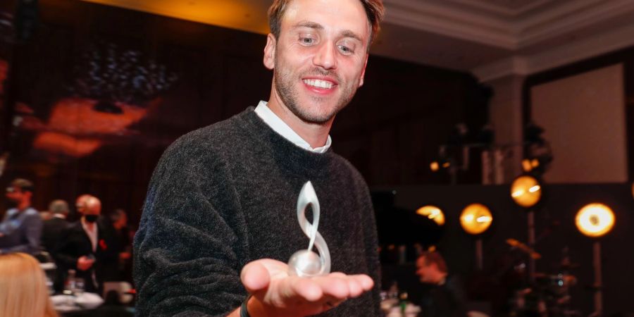 Clueso besucht die Aftershow-Party nach einer Preisverleihung im Berliner Ritz-Carlton Hotel.