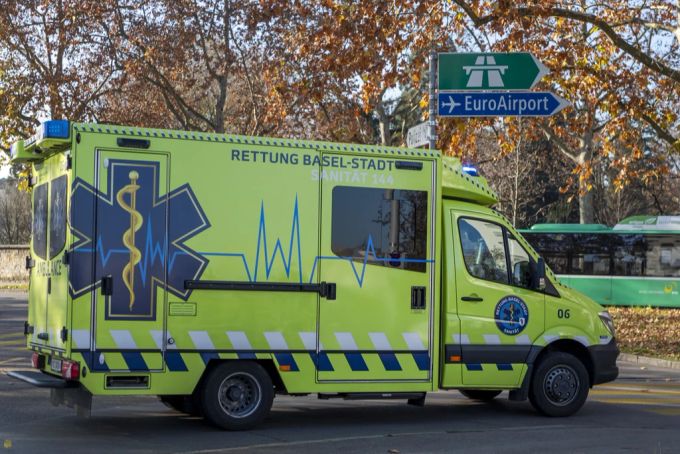 Ein Sanitätsfahrzeug der Rettung Basel-Stadt in Basel, am Mittwoch, 25. November 2020. Rettung Basel-Stadt