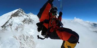 Dank Behörden - Erster genehmigter Gleitschirmflug vom Mount Everest Dank Behörden - Erster genehmigter Gleitschirmflug vom Mount Everest