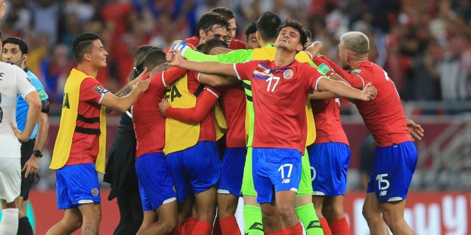 Die costa-ricanische Fussballnationalmannschaft feiert den Einzug in die WM-Endrunde. (Hussein Sayed/AP/dpa) costa-ricanische Fußballnationalmannschaft