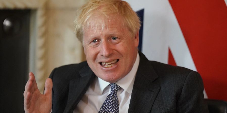 Nach Einschätzung von britischen Kommentatoren will sich Boris Johnson mit dem neuen Gesetzentwurf die Unterstützung der Brexit-Hardliner in seiner Fraktion sichern.