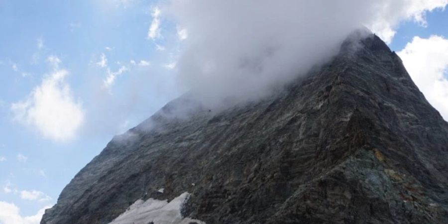 Der Bergsteiger stürzte 350 Meter tief in die Ostwand des Matterhorns.