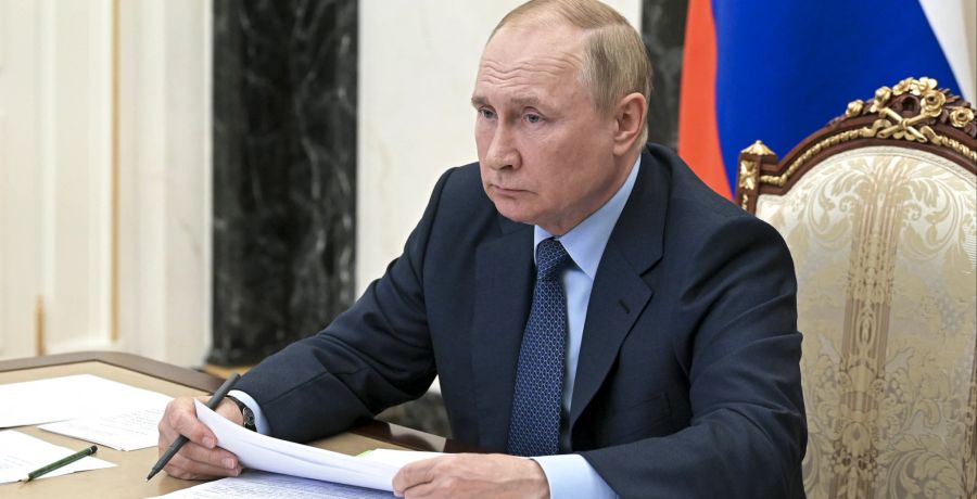 Es wird gemunkelt, dass er die Ansprüche Putins nicht zufriedenstellte und darum plötzlich «unerwartet verstorben» ist.