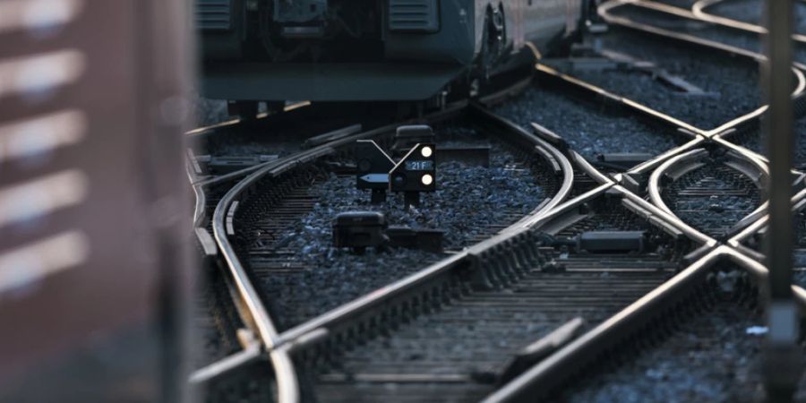 An mehreren hundert Orten wird laut Bundesamt für Verkehr das Schienennetz in der Schweiz derzeit ausgebaut. (Archivbild)