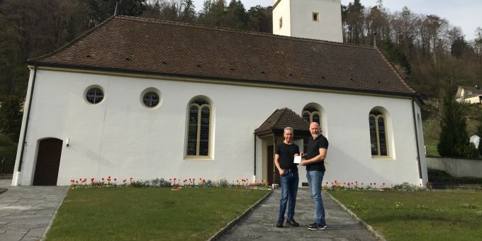Übergabe der Kirchendaten in Kirchleerau.