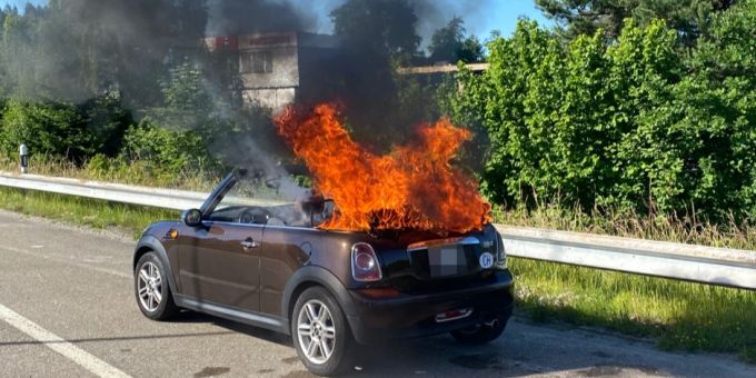 Fahrzeug wegen technischen Defekts ausgebrannt.