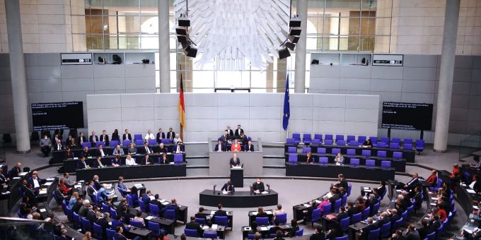 Bundeskanzler Olaf Scholz (SPD) spricht im Bundestag. Bundeskanzler Olaf Scholz (SPD) spricht im Bundestag.