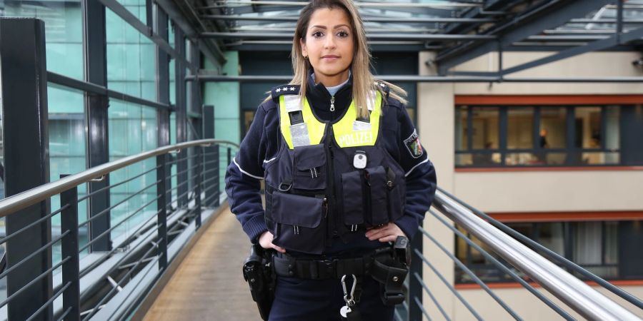 Özlem Yagmur im Polizeipräsidium Köln.
