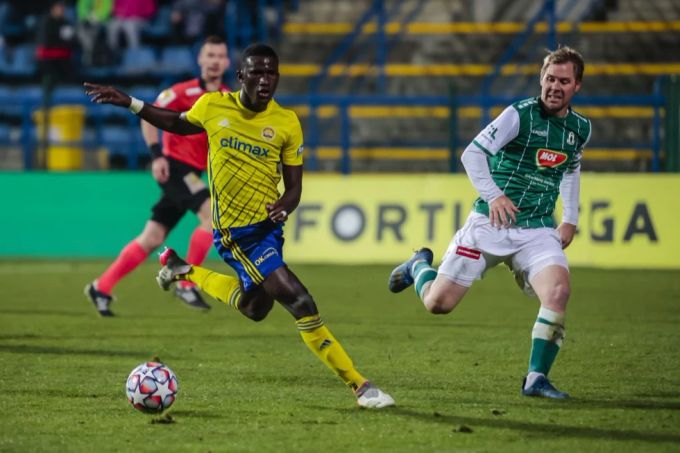 Cheick Conde im Einsatz für Fastav Zlin – künftig kickt er für den FCZ. Cheick Conde FCZ Zlin