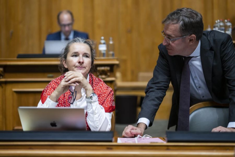 Yvette Estermann und Roland Rino Büchel, beide SVP, sind Mitglieder der Aussenpolitischen Kommission.