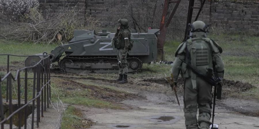 Ein anderer russischer Soldat wurde schwer verletzt.