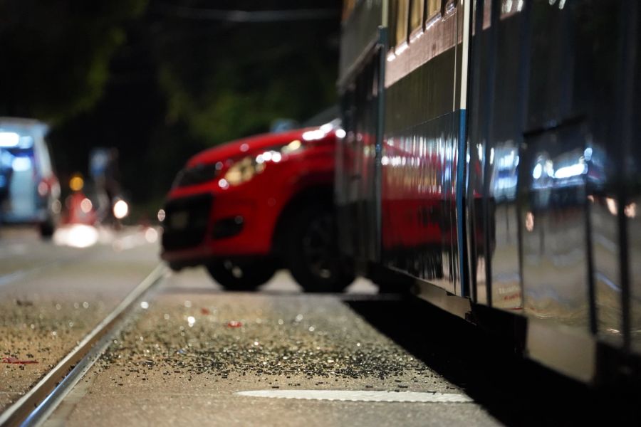 Der Fahrer des Personenwagens blieb bei der Kollision unverletzt.